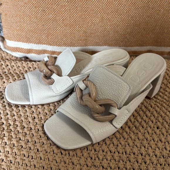 Pedro Garcia Beige Chain Detail Sandals - Picture 4 of 12